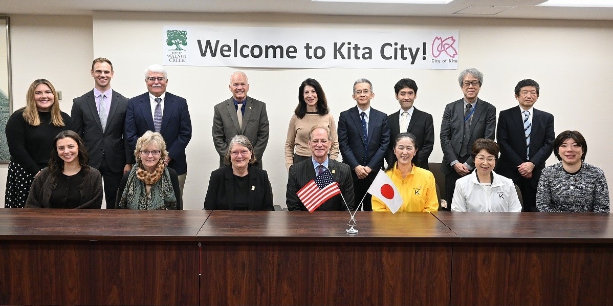 ウォルナットクリーク市訪問団が区長と区議会議長へ表敬訪問