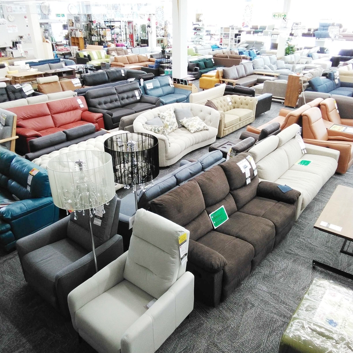 ソファは常時100点以上展示