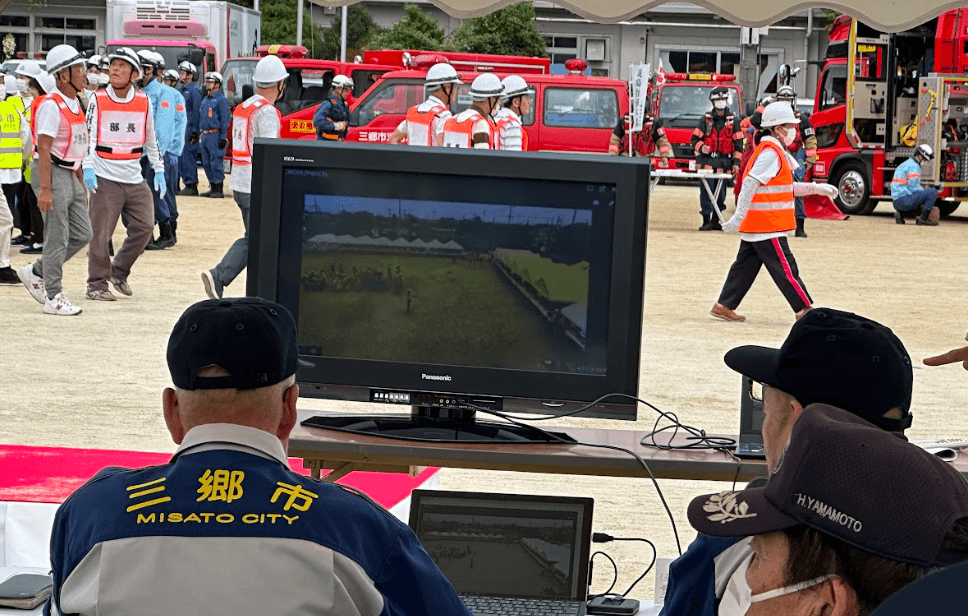 リアルグローブ、埼玉県三郷市主催の「令和5年度 三郷市総合防災訓練」において、ドローンスクールジャパン埼玉三郷校が操縦するドローンの映像伝送に遠隔情報共有システム「Hec-Eye(ヘックアイ)」を活用いただきました。
