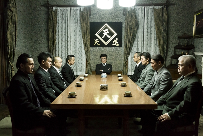 (C)2016「最大の抗争」製作委員会