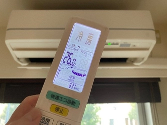 【ダイキン】「夏場の日中にリビングの窓開け換気をする場合、エアコンの運転はどうしたらいいの？」 窓開け換気時のエアコンは  “つけっぱなし” が正解！