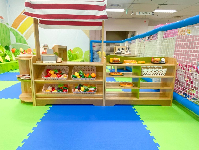 おままごと用のおもちゃがたくさん