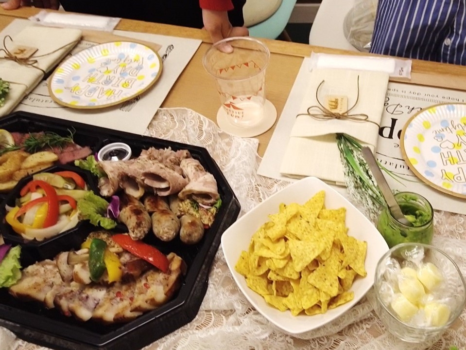 料理と飲み物だけご自身で準備したら完成!