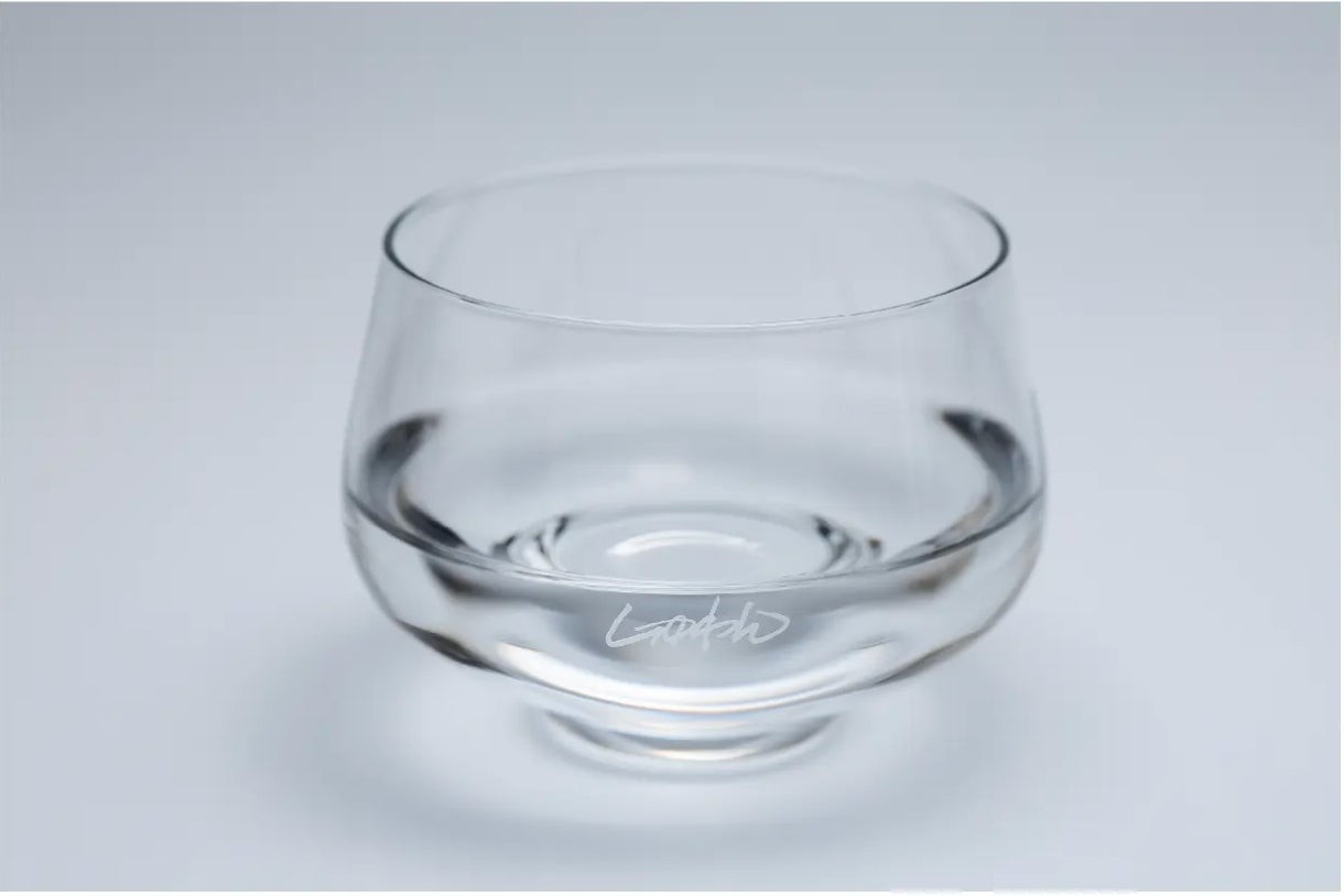 科学的に「刺激臭が減り」「フルーティーな香りが立つ」日本酒専用酒器SHUWANからグラスバージョンが登場！