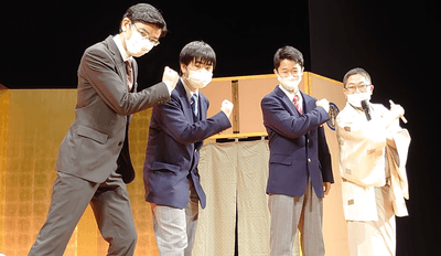 昨年の芸術鑑賞会「学校寄席」体験コーナーの様子