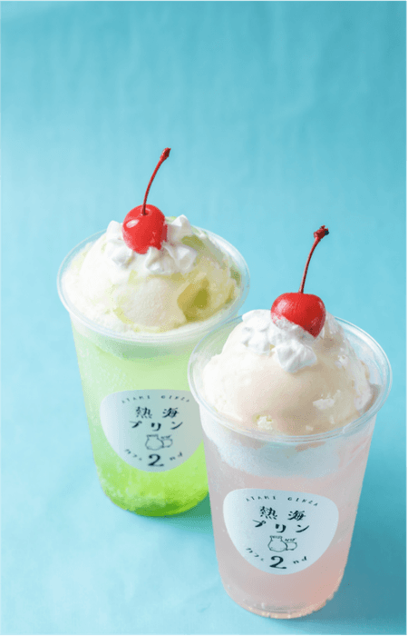 (奥)夏のメロンクリームソーダ/(手前)夏のピーチクリームソーダ