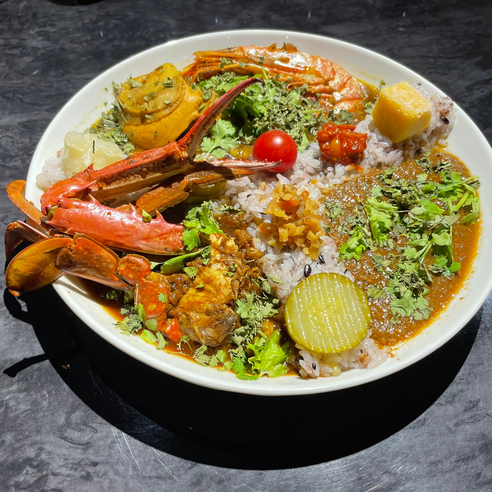 スープ&スパイスカレーの「神田ノード21」が薬膳出汁カレー「時計仕掛けのスパイス」へリニューアル!一段と華麗に美味しくなってオープンしました!