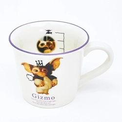 グレムリンの愛らしさが伝わるイラストに癒されるカラーラインマグ。デスクワークやリラックスタイムのお供におすすめです！