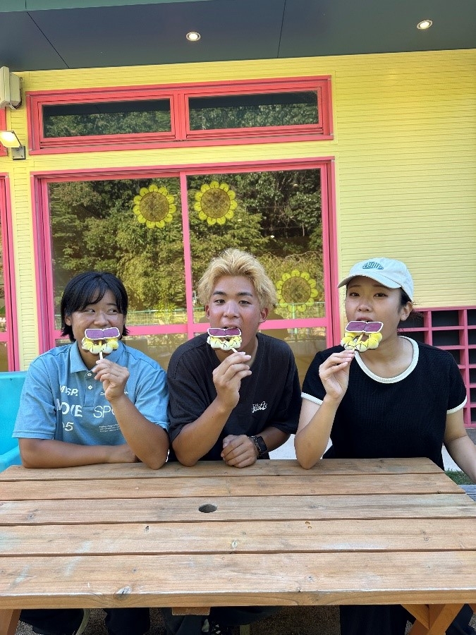 ▲みんなで一緒にドーナツを頬張ろう!