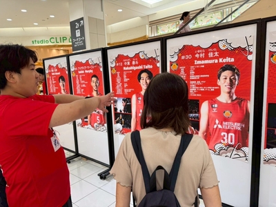 学生たちが作った選手紹介パネル