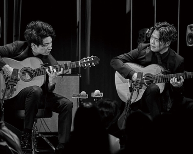 徳永兄弟によるフラメンコギターの演奏　ⓒ飯田利教