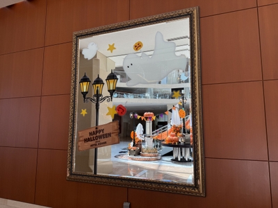 鏡の中にもおばけが登場