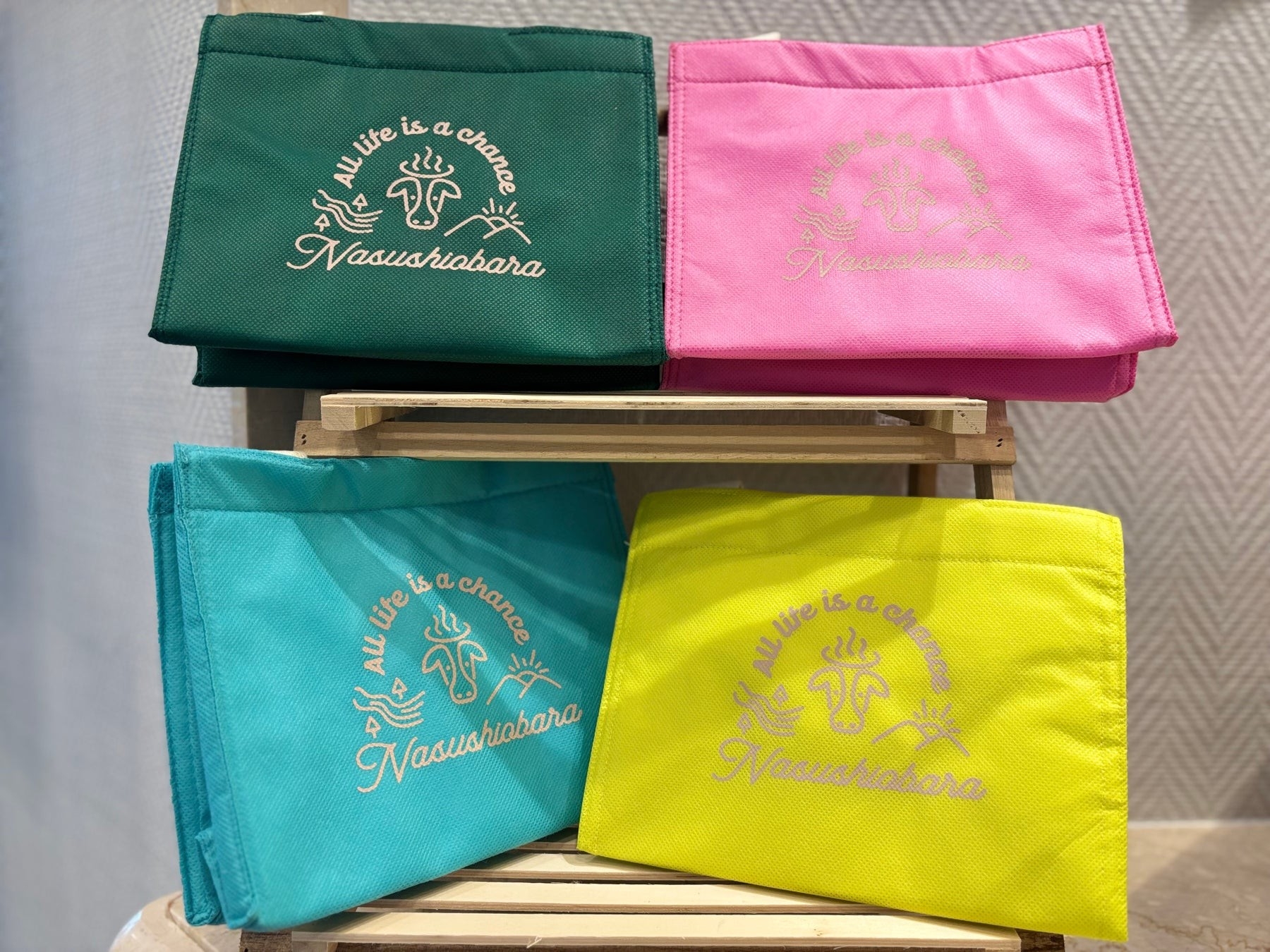 スタンプを3つ集めると全員に「那須塩原オリジナル保冷バッグ」をプレゼント!