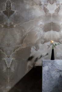 背面壁：オニーチェルーチェ（ブックマッチ） ORG-6MM2712-2160P A/B（t=6mm）