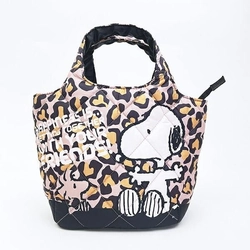 スヌーピー×ヒョウ柄が可愛い！ふわふわ軽やかなキルティングトート。