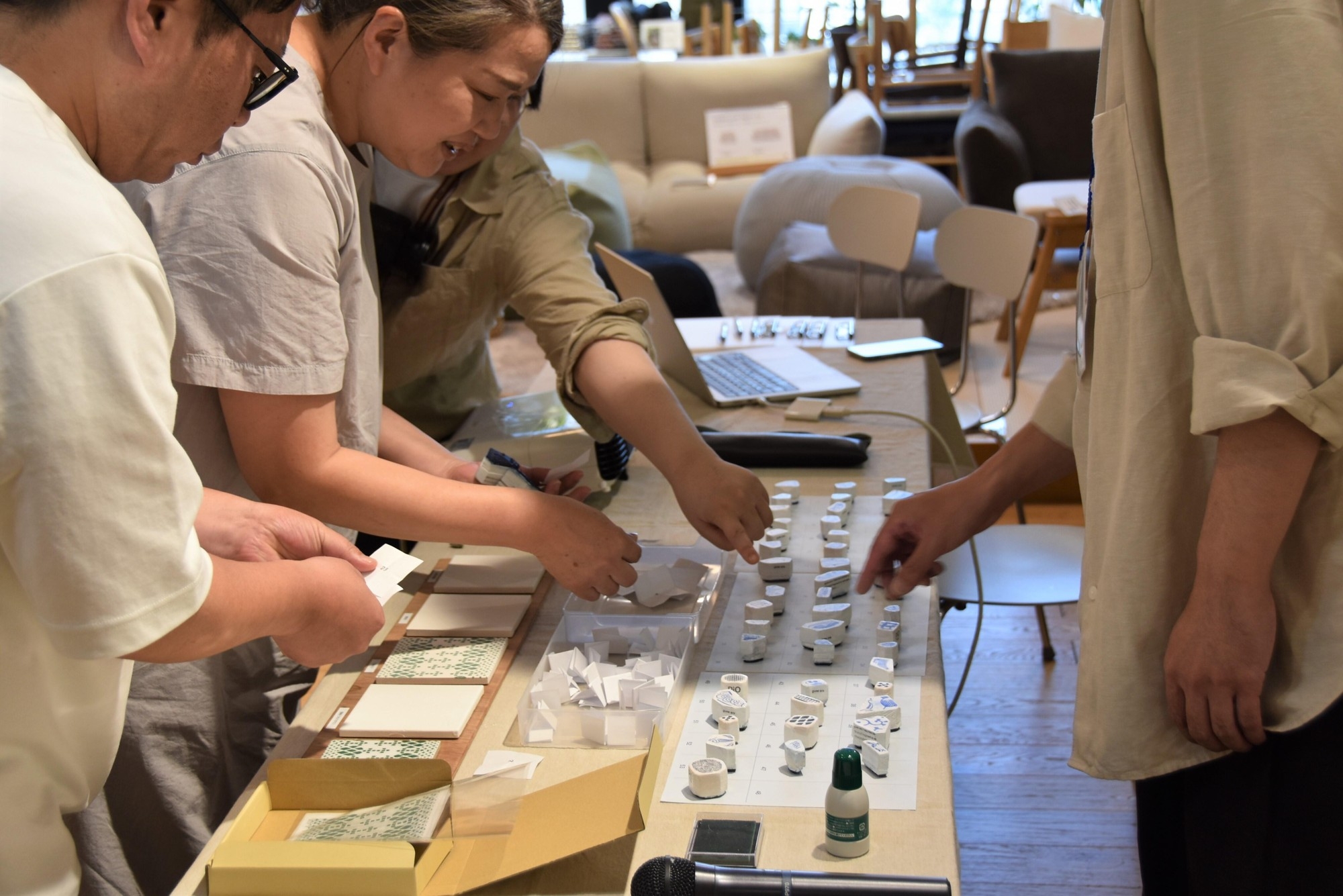 カケラ模様はくじ引きで偶然の出会いを演出