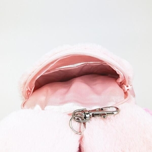 エスターバニーのふわふわなぬいぐるみアクセサリー