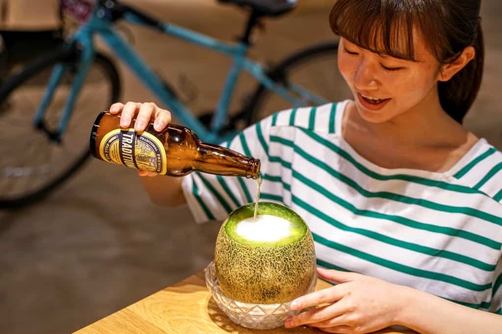 【BEB5 土浦】メロンのジョッキでビールを楽しむ「メロンまるごとビール」販売開始｜販売期間：2021年6月1日〜8月31日