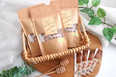 “生蜂蜜（ローハニー）”を手軽に楽しんで 採れたて非加熱の国産あかしあ蜂蜜がスティックハニー大袋シリーズで新発売