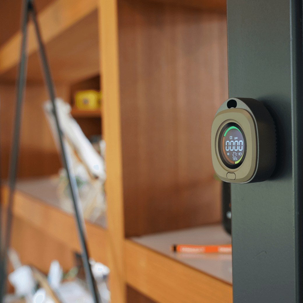 ブラウンカーキ