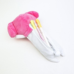 ギュッと抱きついてくるサンリオのちょこんぬいぐるみ