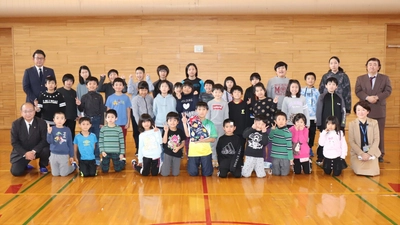 ジブラルタ生命、全国へき地教育研究連盟加盟校へ、 リユースノートPC150台を寄贈