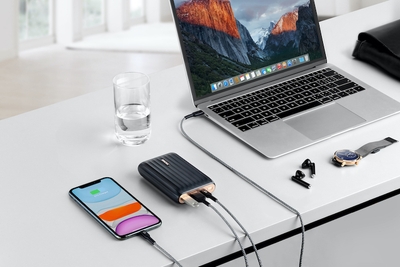 多機能で外を飛び回るビジネスパーソンにも最適なX5