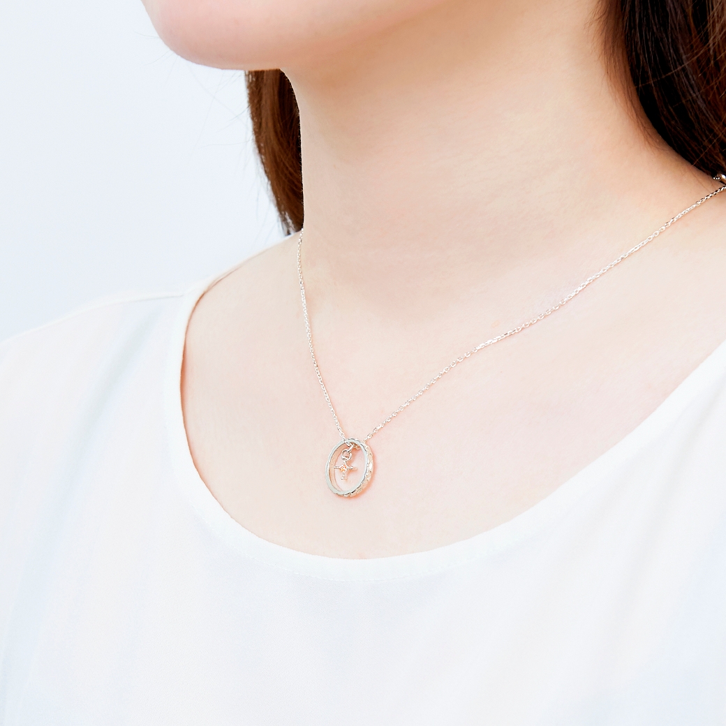 不動 明謙 ネックレス 着用画像