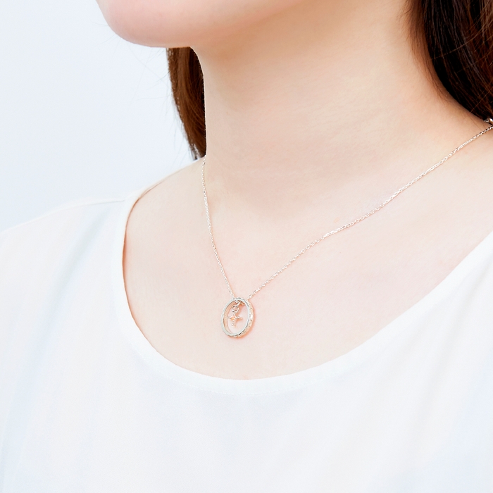 不動 明謙 ネックレス 着用画像