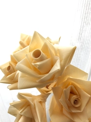 🌹世界にひとつだけの薔薇🌹ヒバの木の皮で出来た「匠の薔薇」