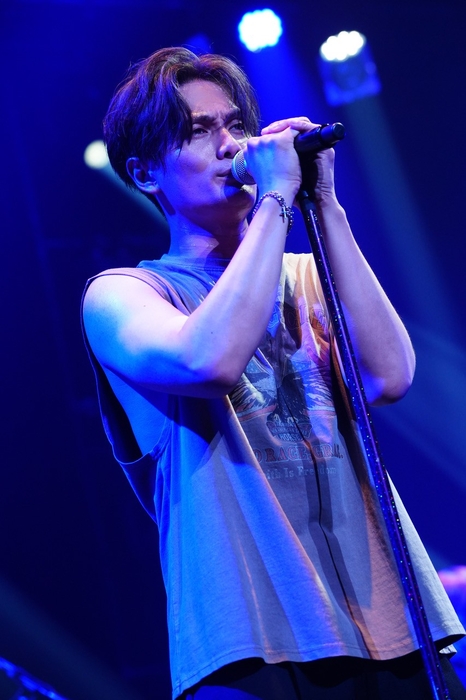 写真：源 賀津己、宮川舞子