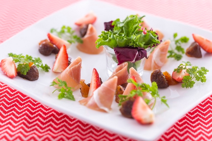 月替わりメニュー 生ハムといちごのドライフルーツ スパイシーコンディメント