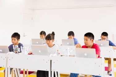 「脳力開発ギザブレインズ」がプログラミングに加えて デジタルイラストやブロックパズルの 出張授業・授業代行サービスを10月1日に提供開始