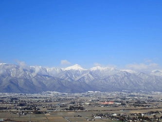 ～浅間温泉エリアを、世界に誇れる温泉地として次世代へ！～ 　地元に残る3名の後継者が新会社「WAKUWAKU浅間温泉」を設立し、 地域の事業者などと連携した観光まちづくりを推進