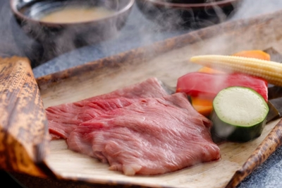 【夏・夕食】京都和牛と夏野菜の竹皮蒸し［一例］