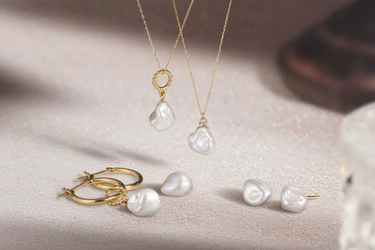 ＜ケイウノ＞冬の新作　肌になじむ“ダイヤモンドネックレス”＆ 自然美をまとう“バロックパールジュエリー”3種類