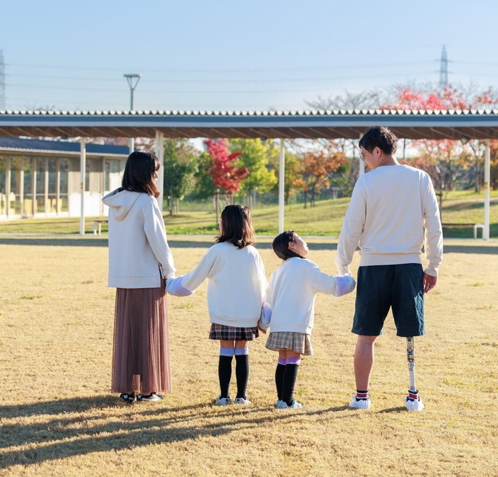 義足でも、家族と自然に歩む日常