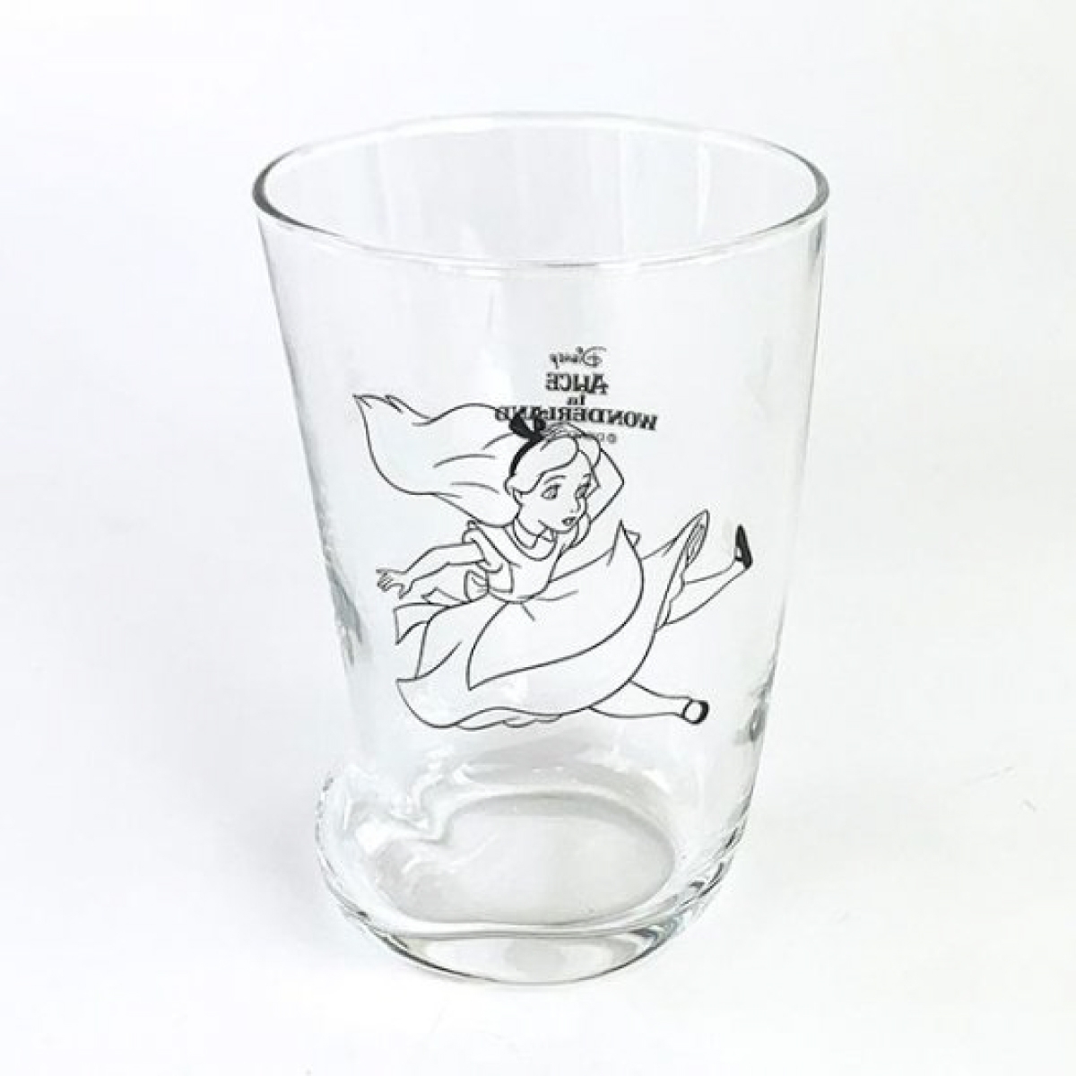 トムジェリの大ヒットに続け！ソックス型、ゆらゆら、、不思議の国のアリスからも一捻りあるガラス食器が登場。