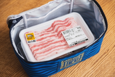 お肉パックがスポッと納まる