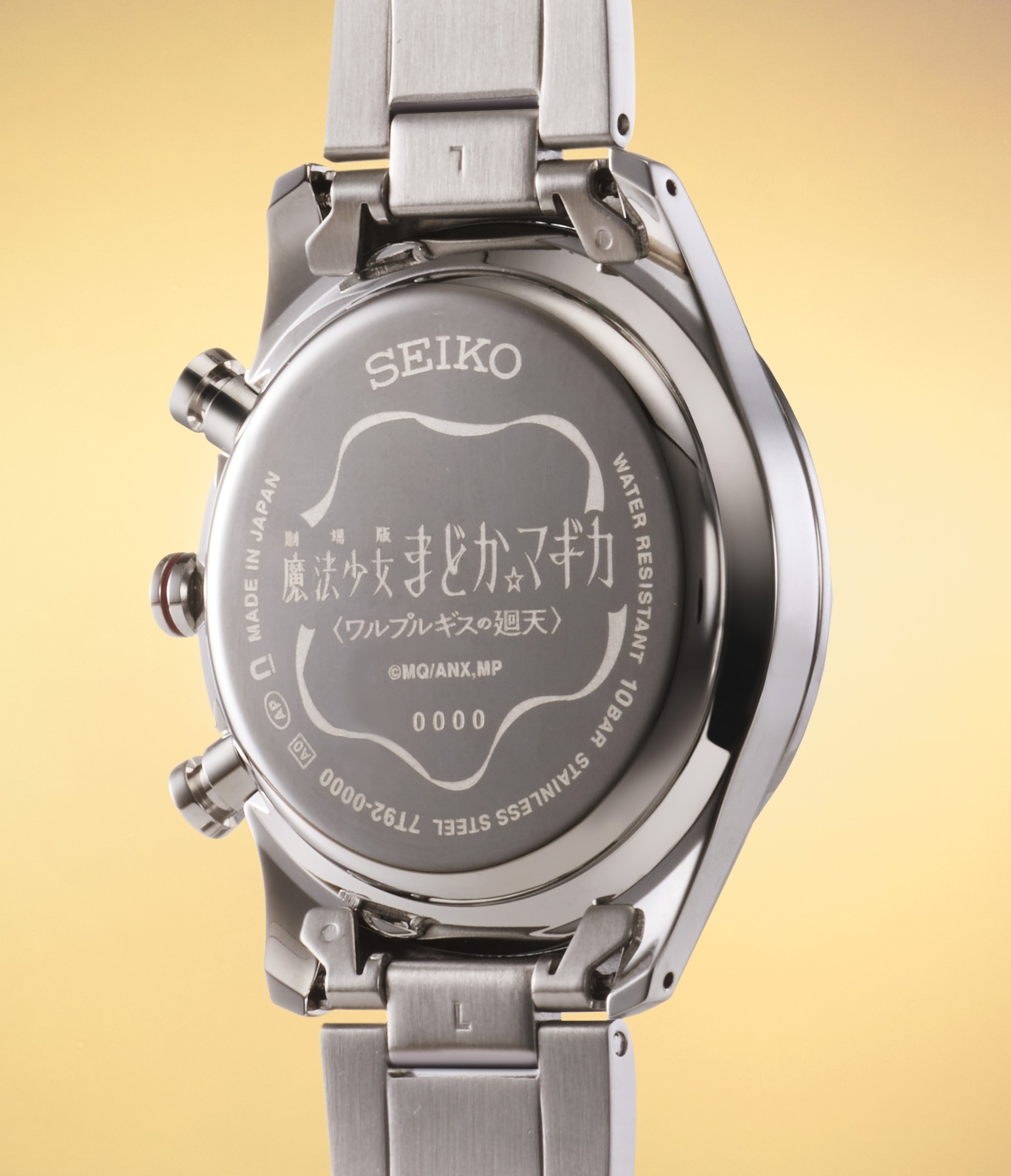 ※ 時計裏蓋のデザインにつきまして、予約開始当初から変更となっております。2025年12月9日(火)正午12時以降は正しいデザインの写真を掲載しております。