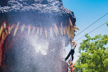  大絶叫×びしょ濡れ！「ゴジラ迎撃作戦」で最高スプラッシュサマー！ びしょ濡れ爽快ジップライン『スプラッシュゴジラ2025』 7月5日（土）開始