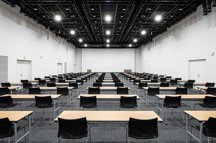 会場となる広々としたイベントホール