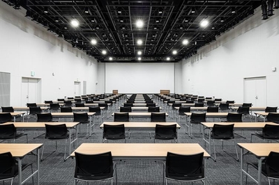 会場となる広々としたイベントホール