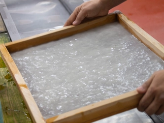 島根の小京都で時代（とき）をめぐる旅コラボ＜ゆとりろ津和野×沙羅の木＞ 1日限定・1000年以上続く伝統工芸「紙すき」体験付き宿泊プラン販売