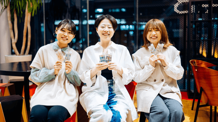 近畿大学経営学部×株式会社カミオジャパン 文具とおしゃれを掛け合わせた「ネイルマスキングシール」を共同開発