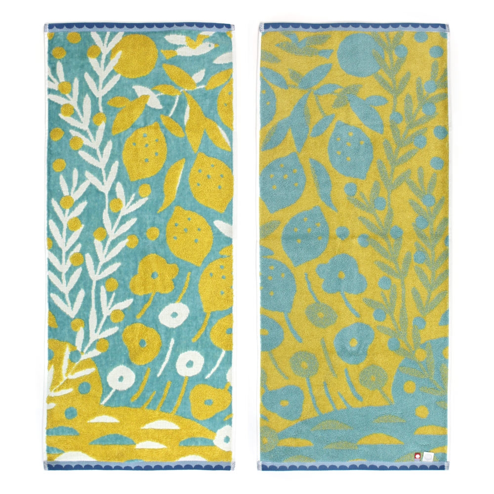 ▲大胆な絵柄と色使いで豊かな島の恵みを表現。程よいボリューム感でハンカチサイズでも拭き応えしっかり!