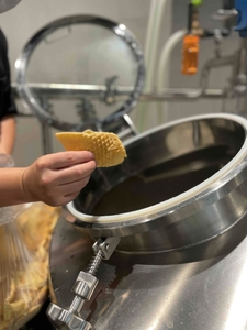 煮沸窯に入れられるたい焼き！