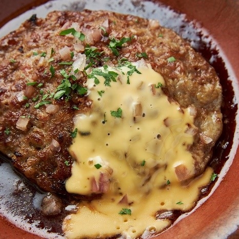 ~魔法のスパイス~ ワイン酒場。のハンバーグ ¥1,000(税込 ¥1,100)