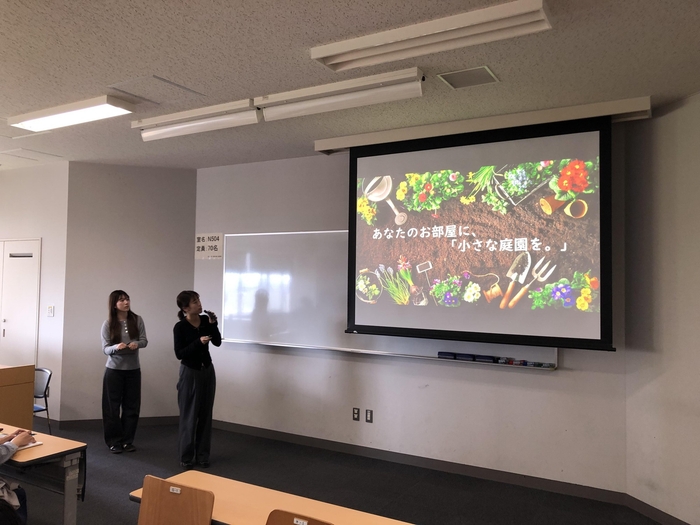 新製品の企画提案の様子