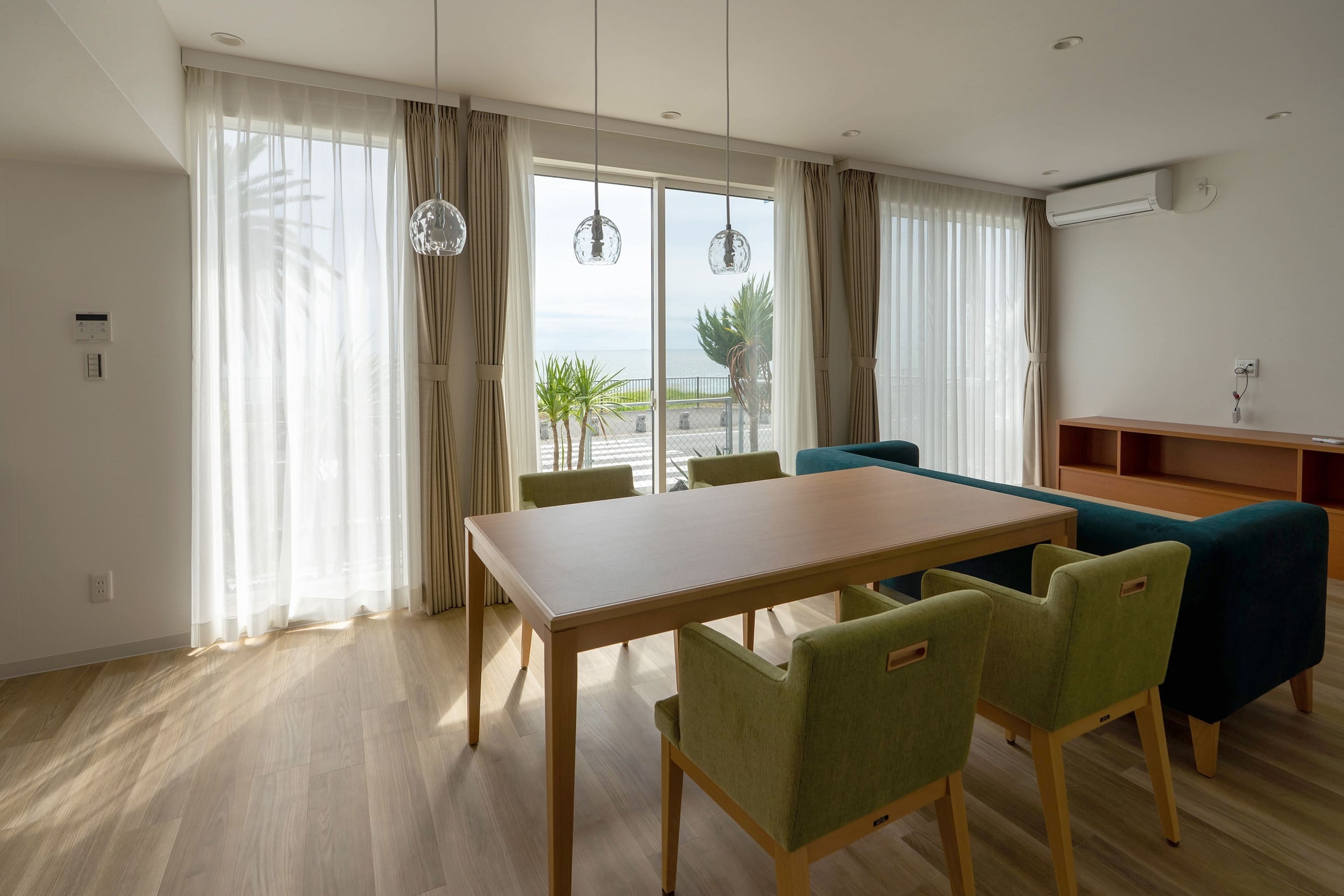 客室(メゾネットルーム:1階)